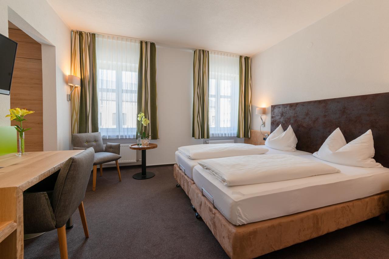 Gasthof & Hotel Goldene Krone อิปโฮเฟิน ภายนอก รูปภาพ